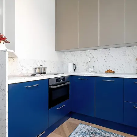 Apartamento Stylish Near The Park Centre Of By Renters